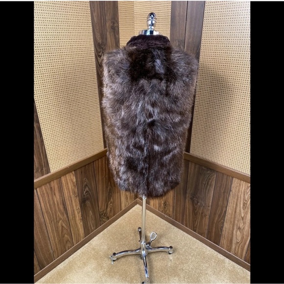 ANTONINO LONG HAIRED & SHEARED BEAVER FUR VEST, size S/M (2-4) - Picture 4 of 11